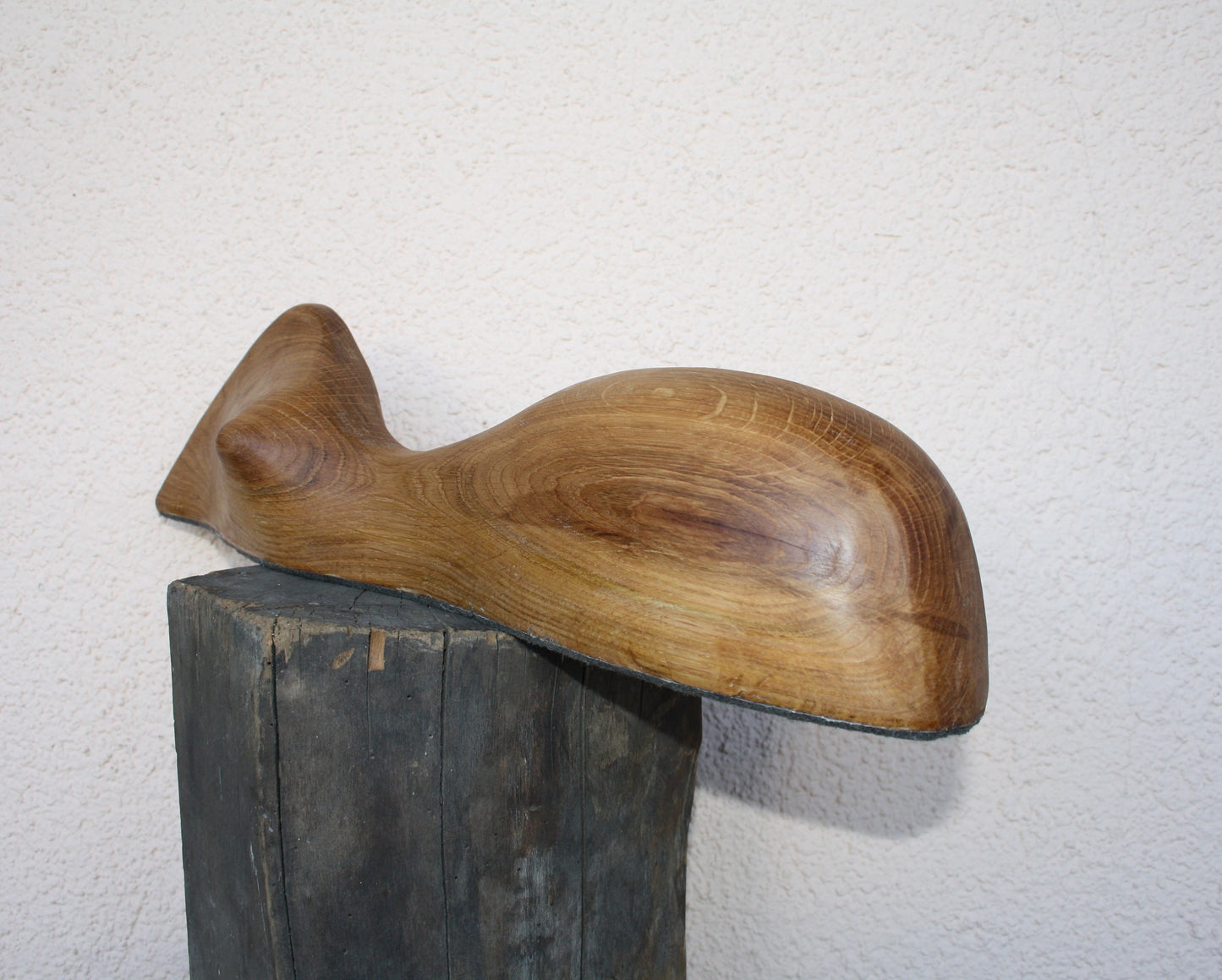 Holzskulptur "Frauenhalbkörper" – Weibliche Form in Perfektion