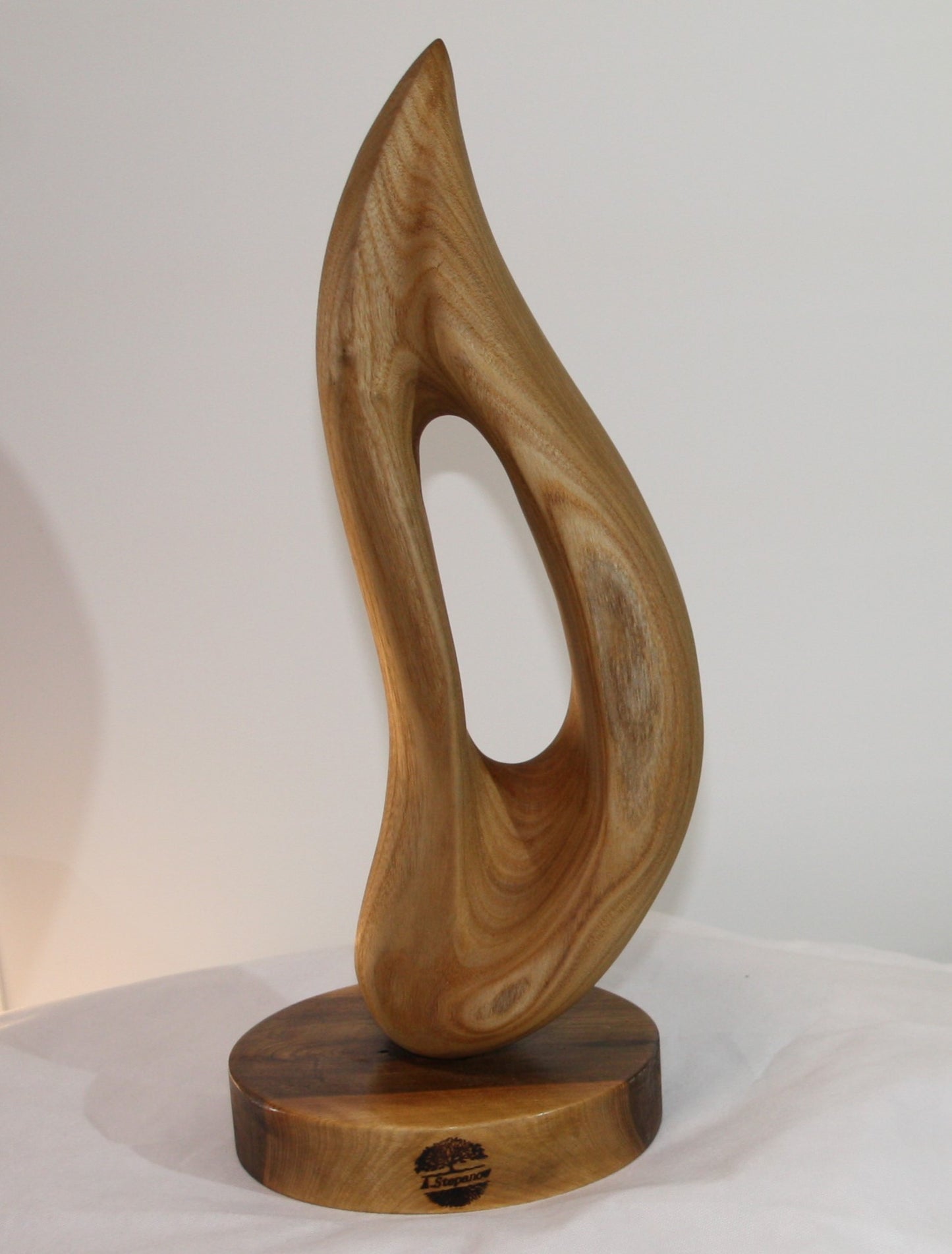 Dynamische Holzskulptur "Flamme" – Feuer und Energie