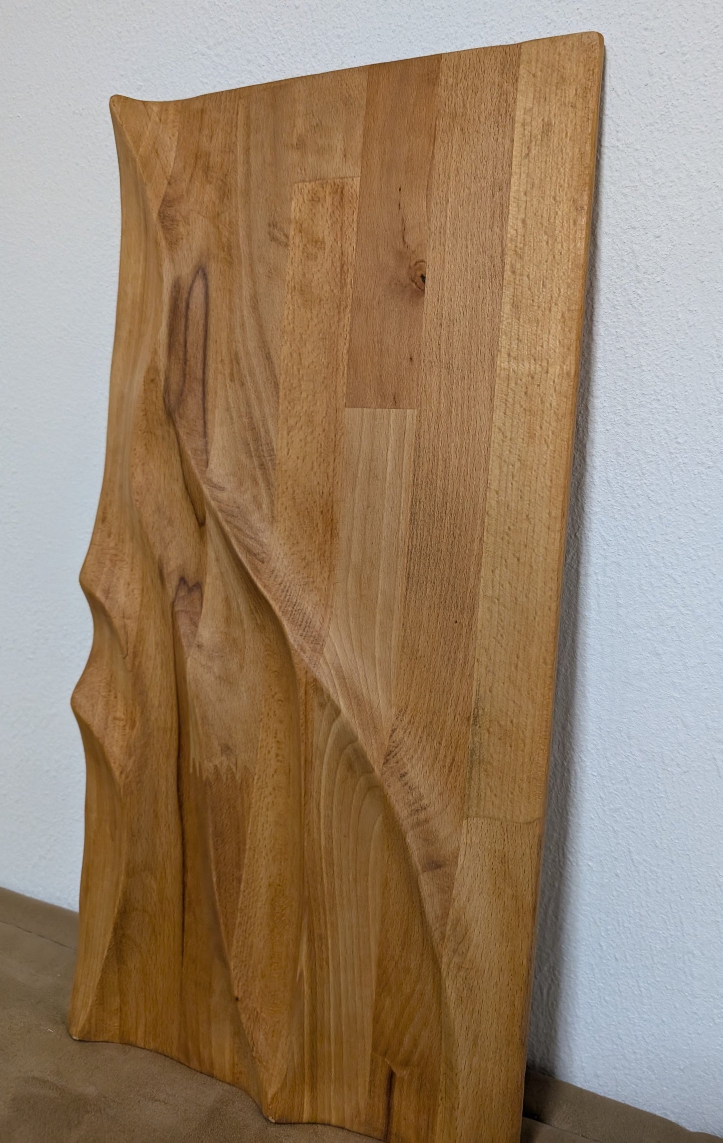 Relief. Handgefertigte Wand Skulptur aus Buche.