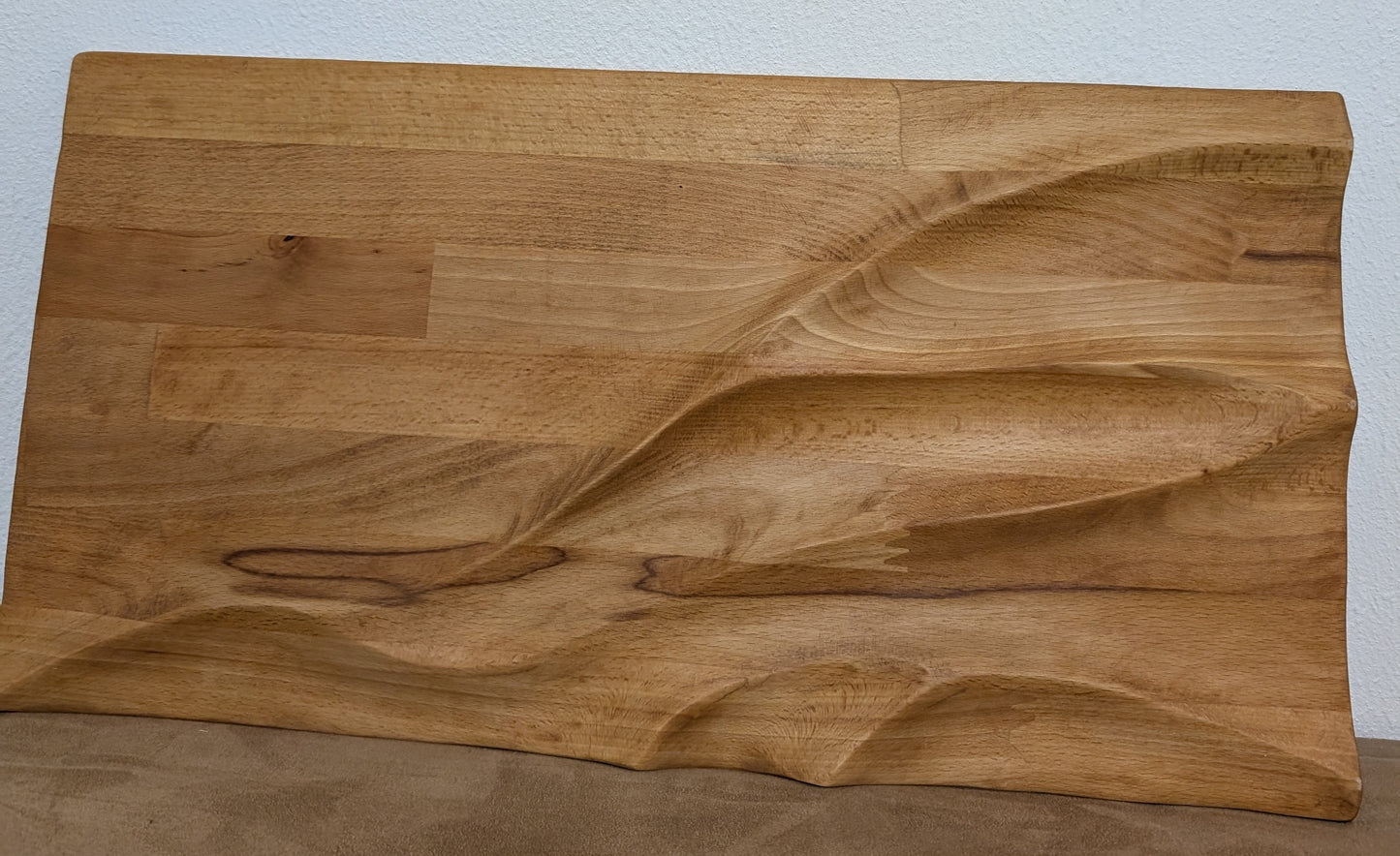 Relief. Handgefertigte Wand Skulptur aus Buche.