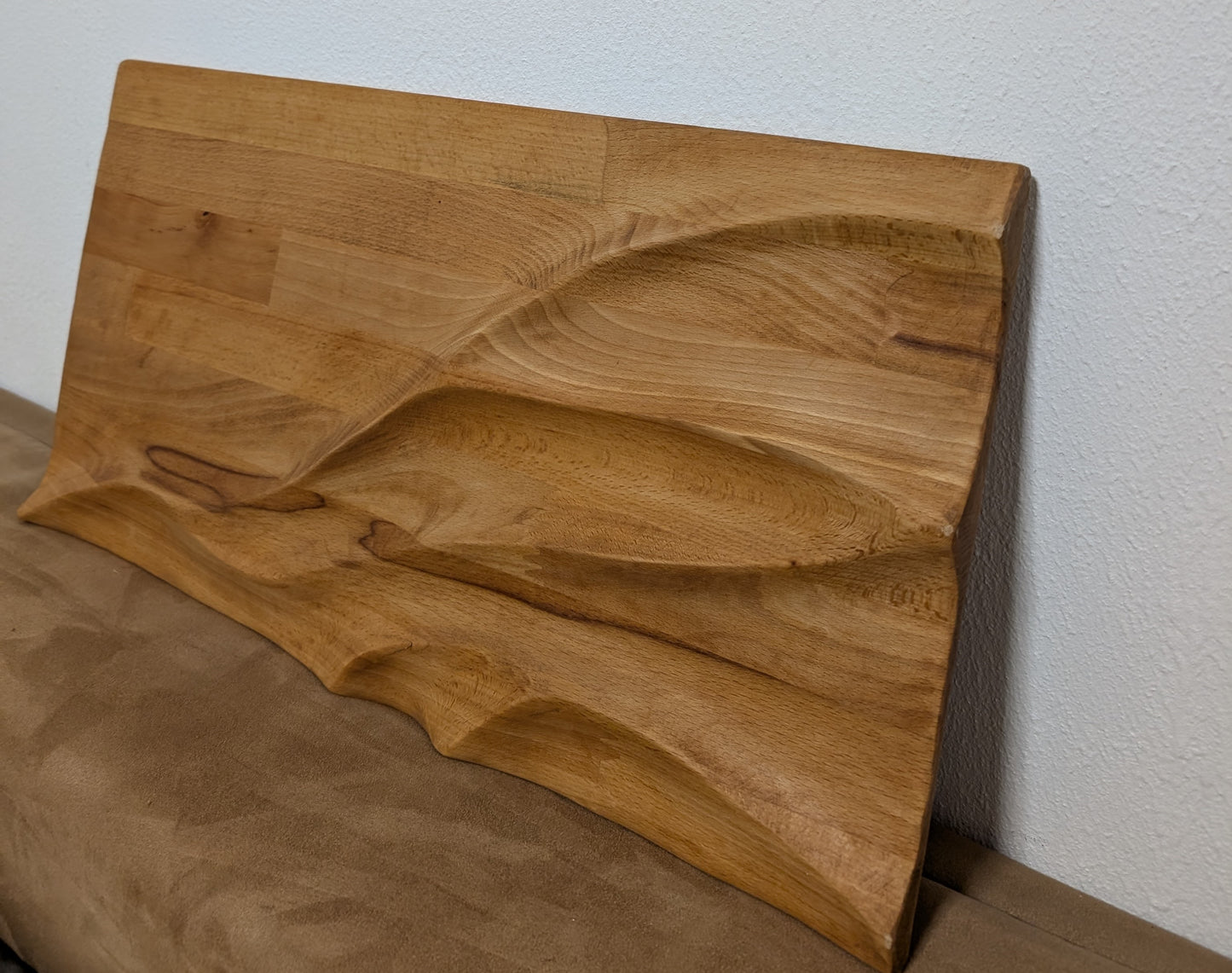 Relief. Handgefertigte Wand Skulptur aus Buche.