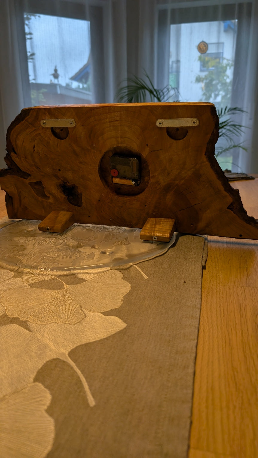 Handgefertigte Uhr aus Holz. Kirschbaum massiv 55 x 25 x 3, Wohnzimmer Dekor