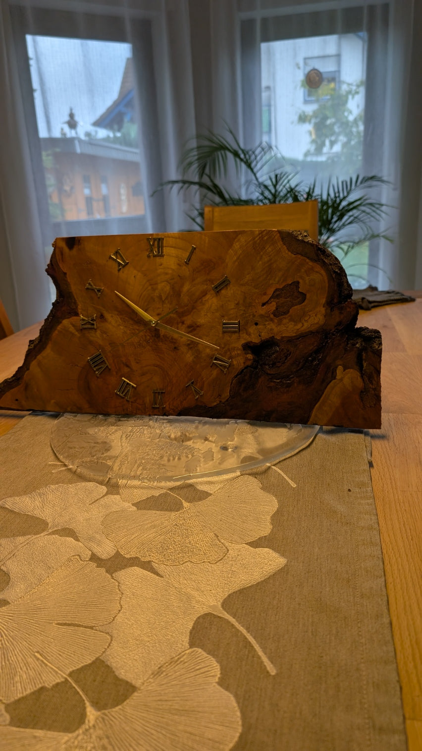 Handgefertigte Uhr aus Holz. Kirschbaum massiv 55 x 25 x 3, Wohnzimmer Dekor