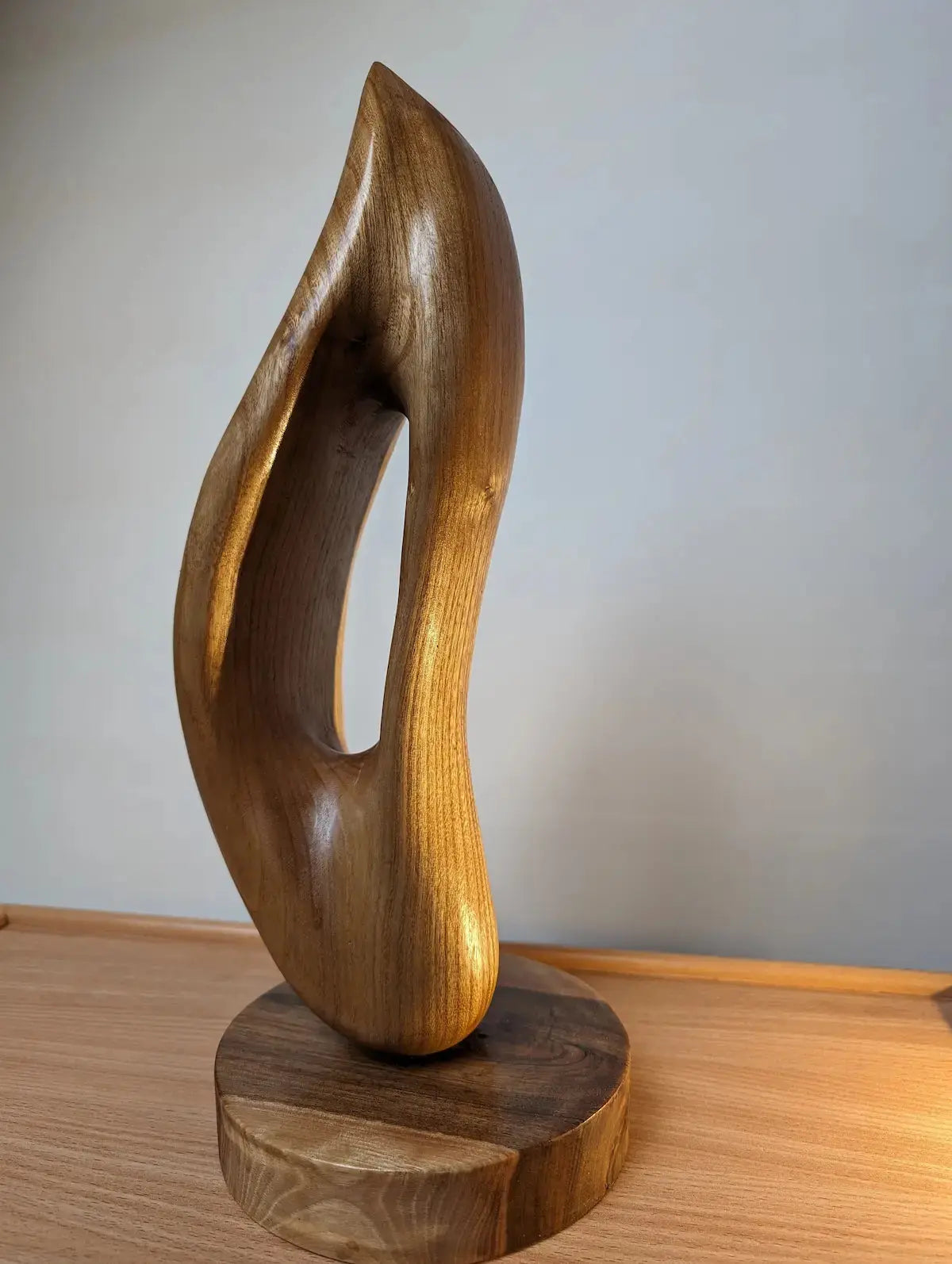 Skulptur Flamme Holz | Abstrakte Figur Feuer | Moderne Kunst Handgefertigt | Wohnzimmer Deko | Dynamisches Design Mein Shop