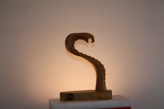 Kobra. Eine abstrakte Figur aus Holz. Holzskulptur,  Skulpturen aus Holz, Wohnzimmer Dekor aus Holz,  Dekoration aus Holz, Holzkunst