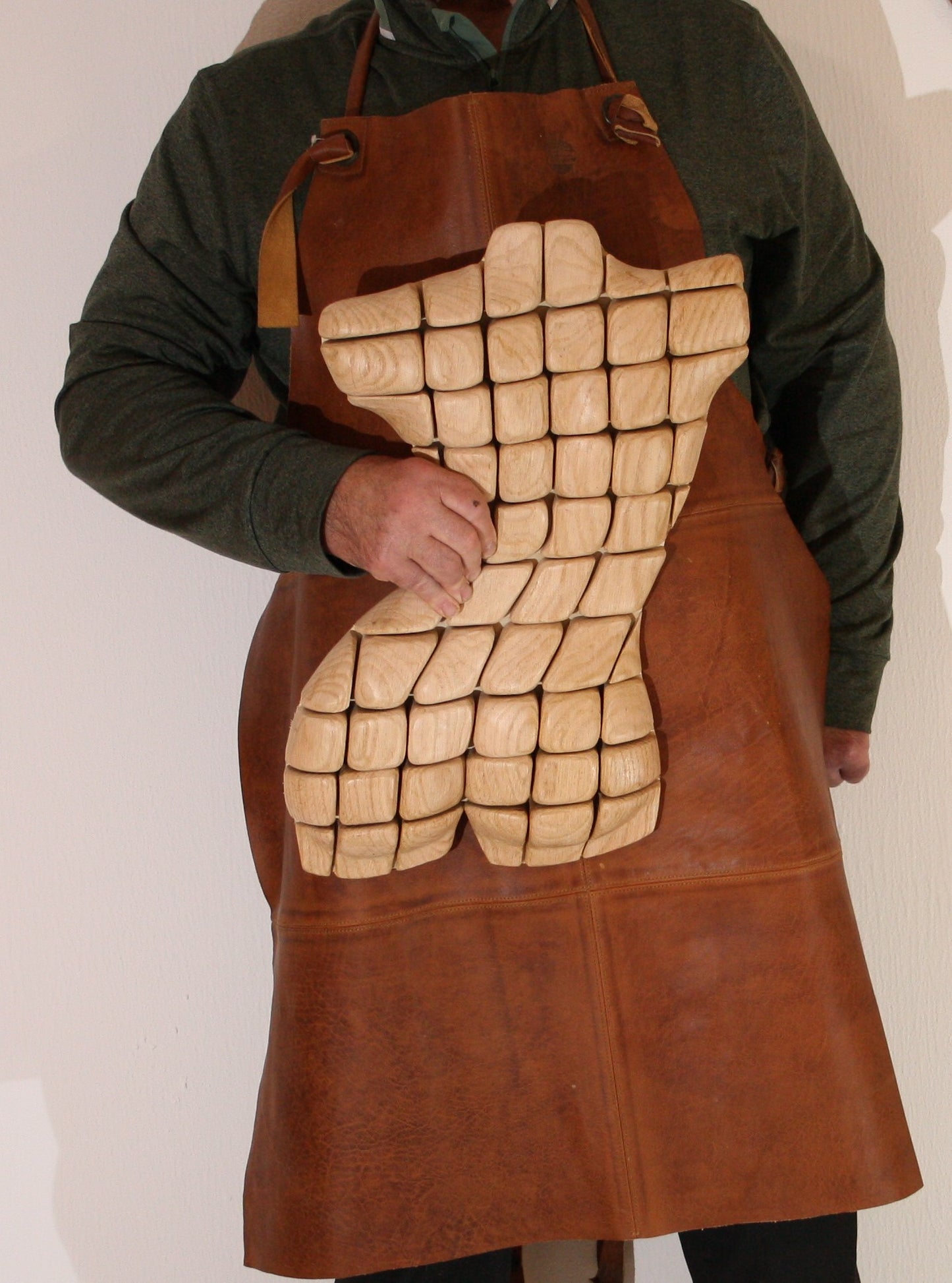 Holzskulptur "Frauenbüste" – Zeitlose Weiblichkeit