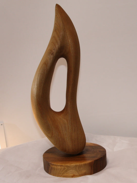 Dynamische Holzskulptur "Flamme" – Feuer und Energie