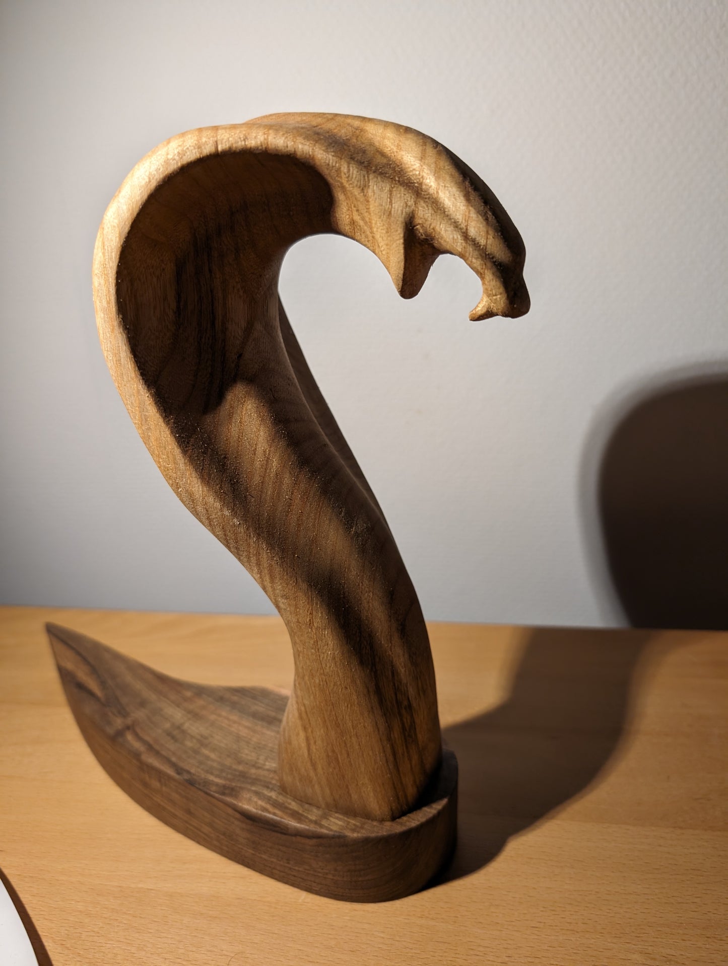 Kobra. Eine abstrakte Figur aus Holz. Holzskulptur,  Skulpturen aus Holz, Wohnzimmer Dekor aus Holz,  Dekoration aus Holz, Holzkunst