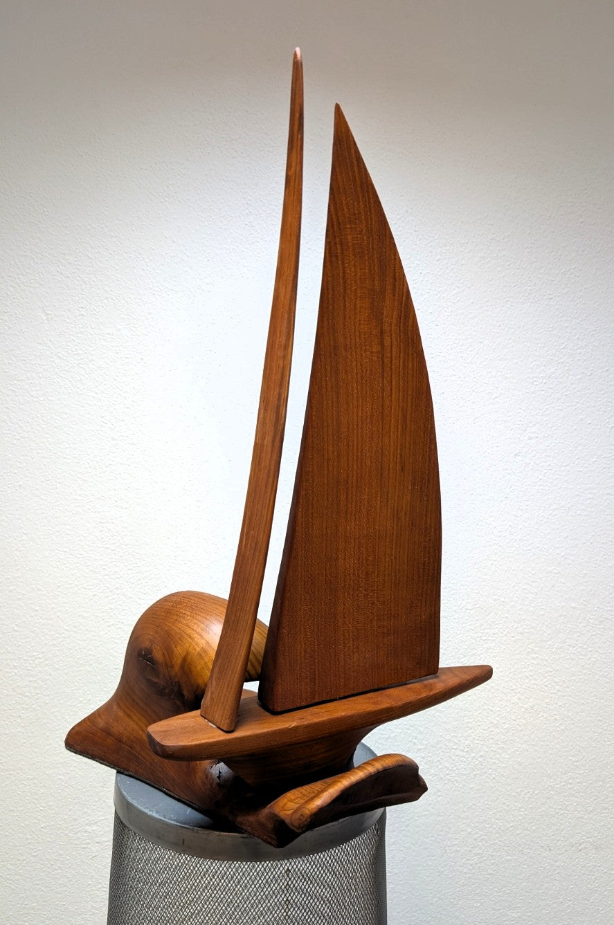 Yacht, Segel. Sturm. Holzskulptur "Yacht" – Eleganz auf den Wellen