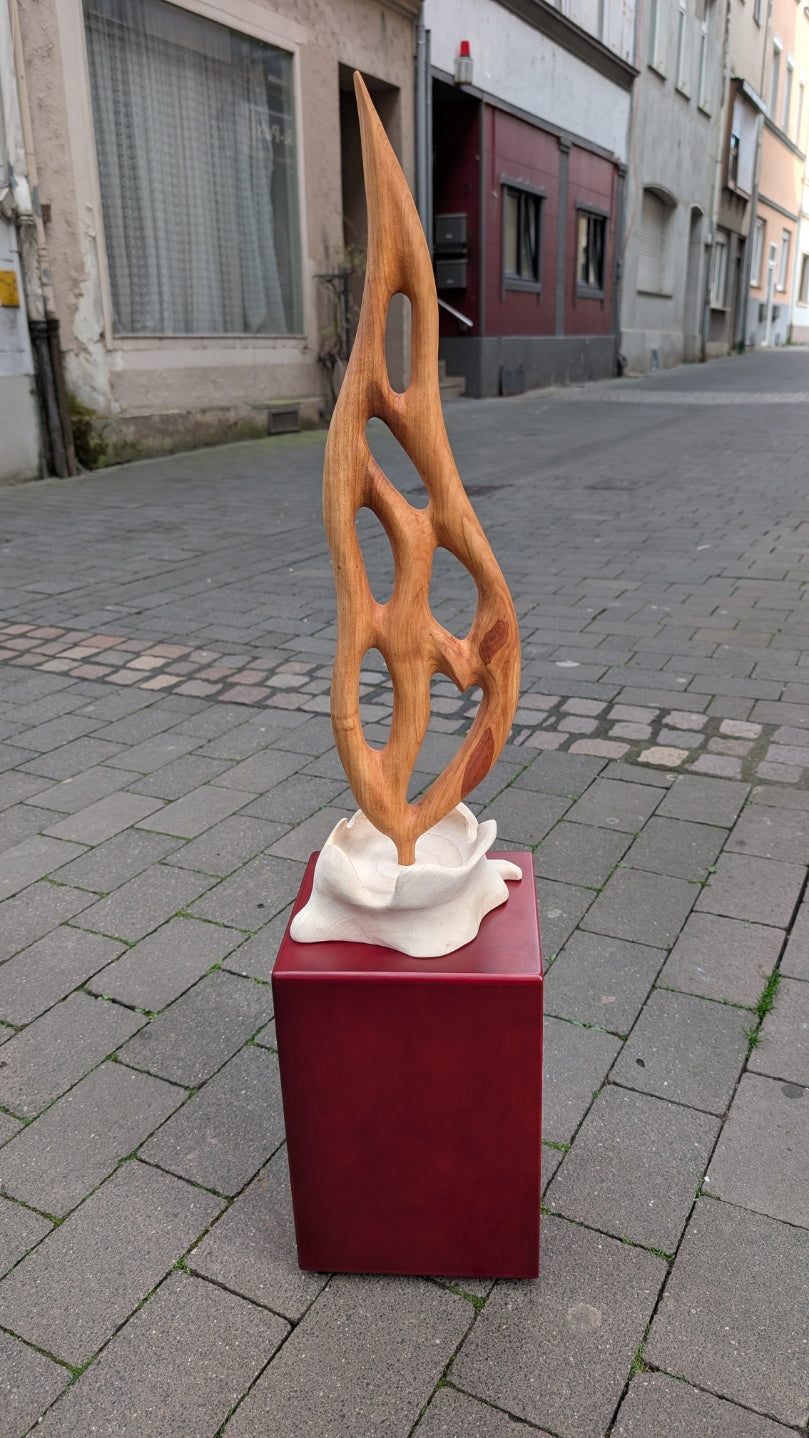 Skulptur Flamme, geschmolzene Kerze Abstrakte Feuerfigur Modern, Dynamische Holzkunst Handgefertigt, Wohnzimmer Deko, Einzigartiges Design