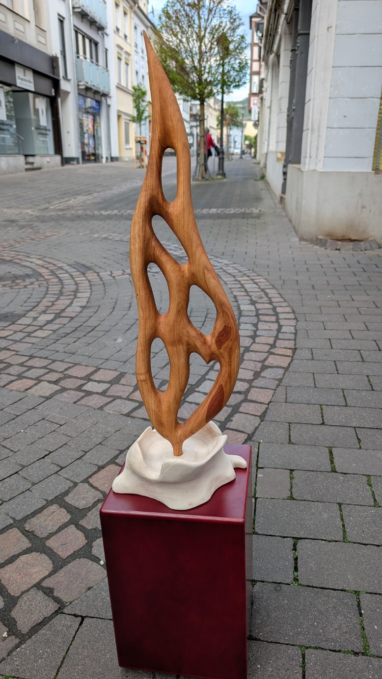 Skulptur Flamme, geschmolzene Kerze Abstrakte Feuerfigur Modern, Dynamische Holzkunst Handgefertigt, Wohnzimmer Deko, Einzigartiges Design