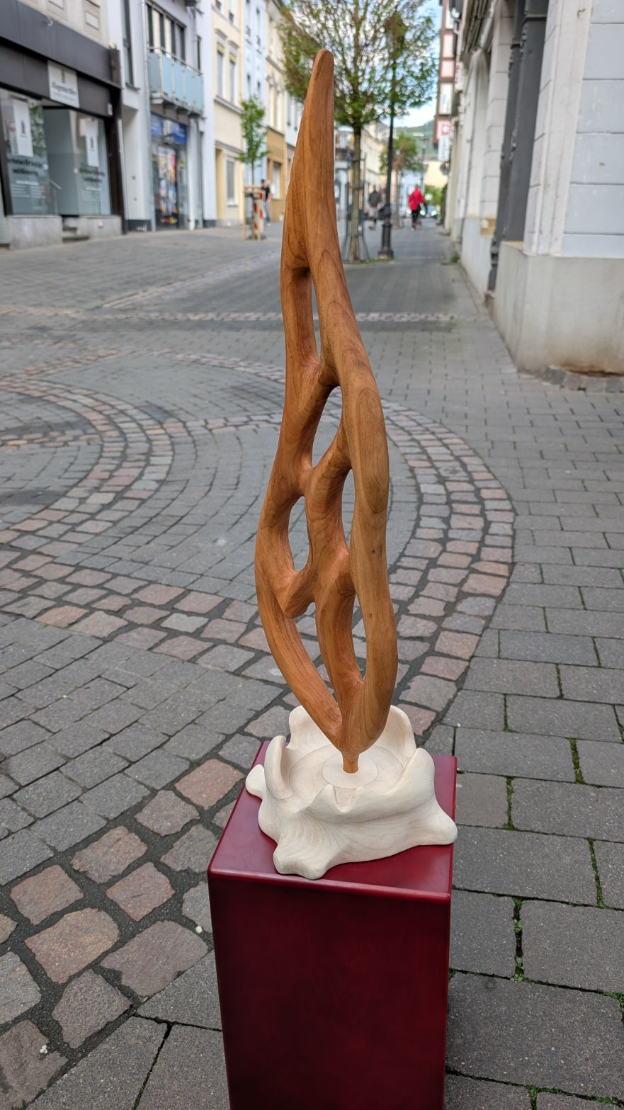 Skulptur Flamme, geschmolzene Kerze Abstrakte Feuerfigur Modern, Dynamische Holzkunst Handgefertigt, Wohnzimmer Deko, Einzigartiges Design