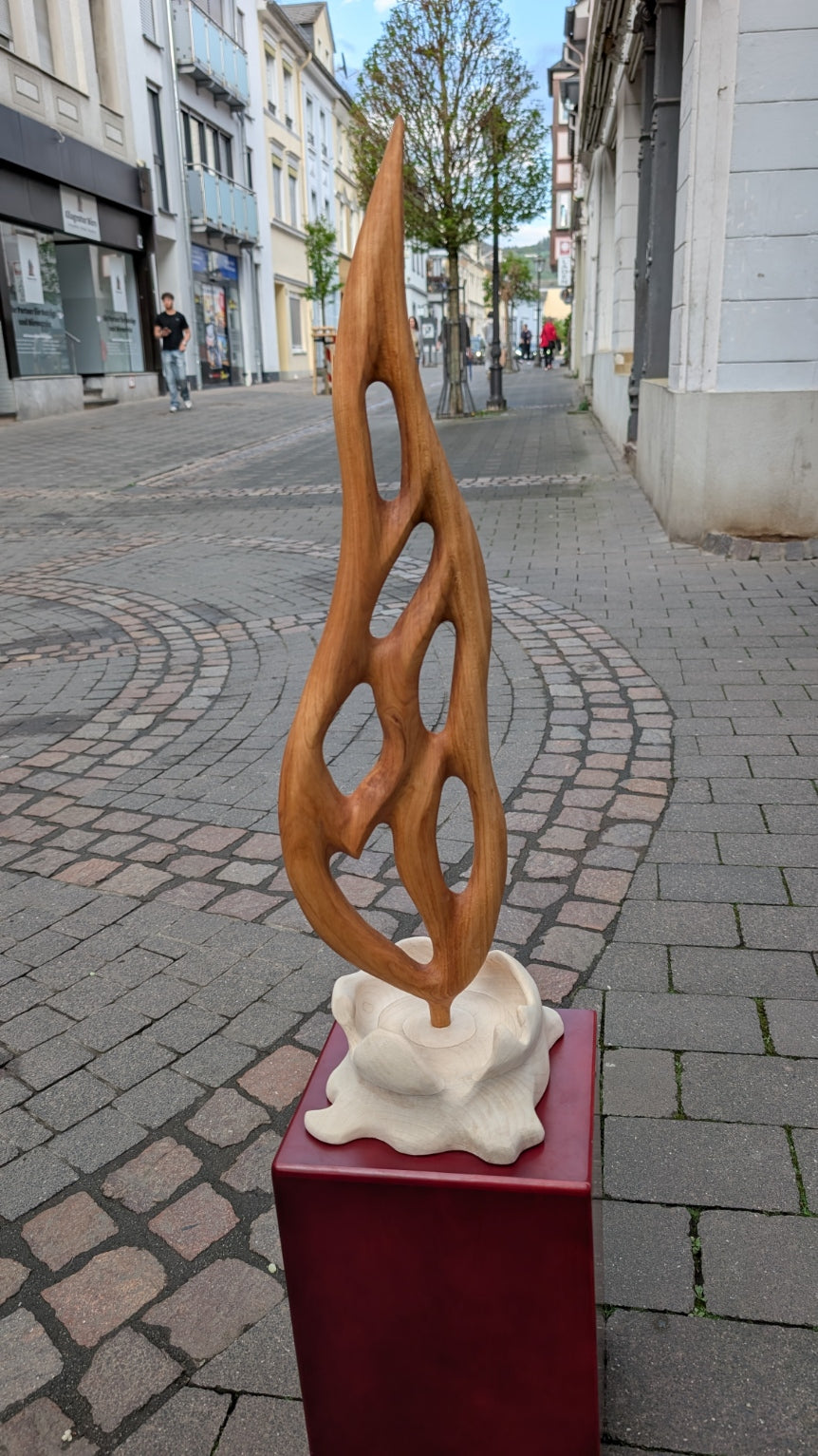 Skulptur Flamme, geschmolzene Kerze Abstrakte Feuerfigur Modern, Dynamische Holzkunst Handgefertigt, Wohnzimmer Deko, Einzigartiges Design