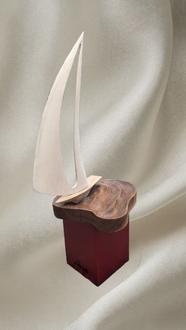 Segelboot Holzskulptur. abstract  wood art . abstract wood sculpture, hand carved wood figure