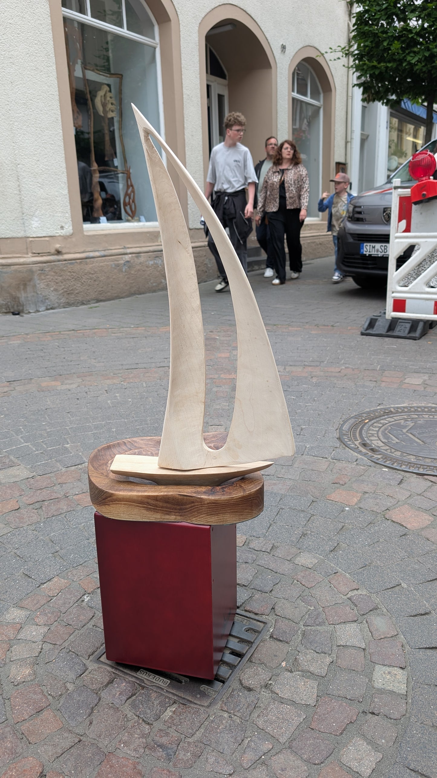 Segelboot Holzskulptur. abstract  wood art . abstract wood sculpture, hand carved wood figure