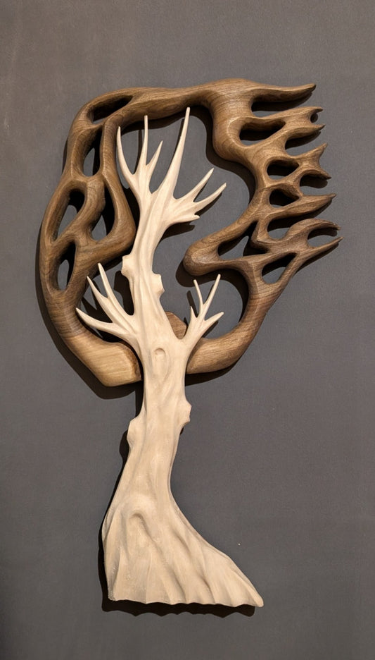 Fertiger Baum im Sturm aus Linde und Walnuss– abstrakte Wanddeko fürs Wohnzimmer