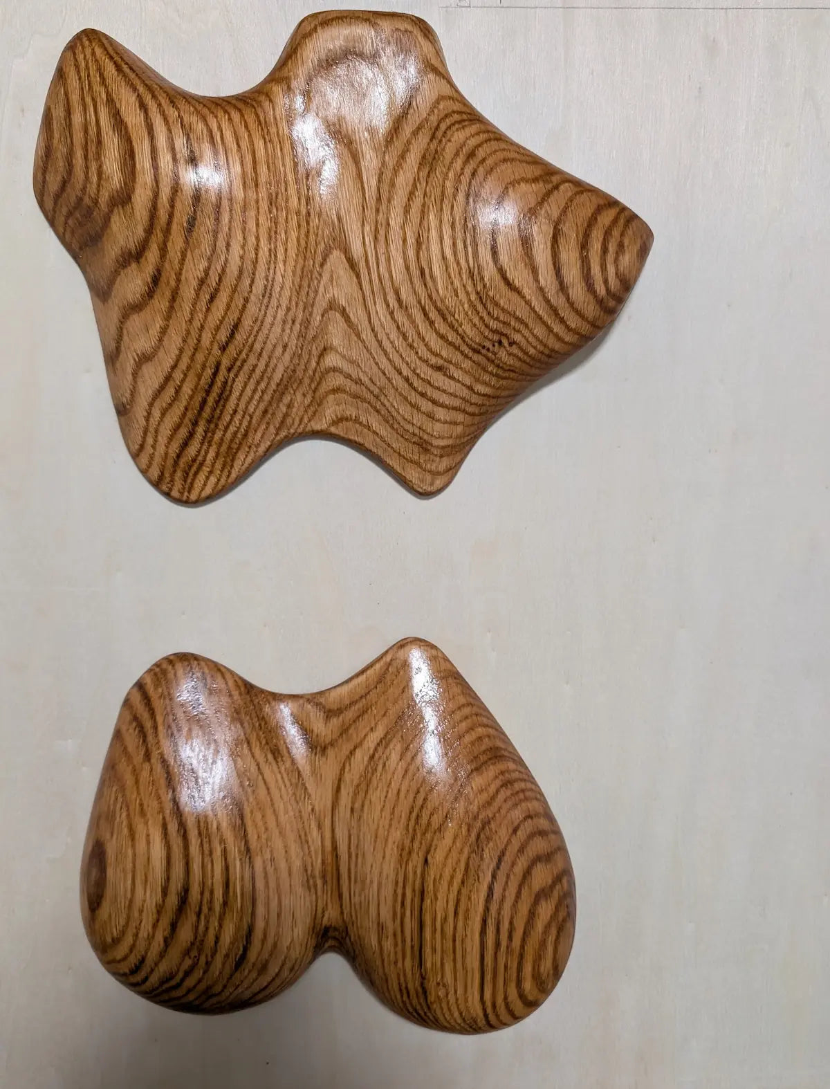 Relief Frauenbüste.  Roteiche | Abstrakte Frauenfigur 3D | Handgefertigt | Wohnzimmer Wandkunst | Moderne Holzskulptur