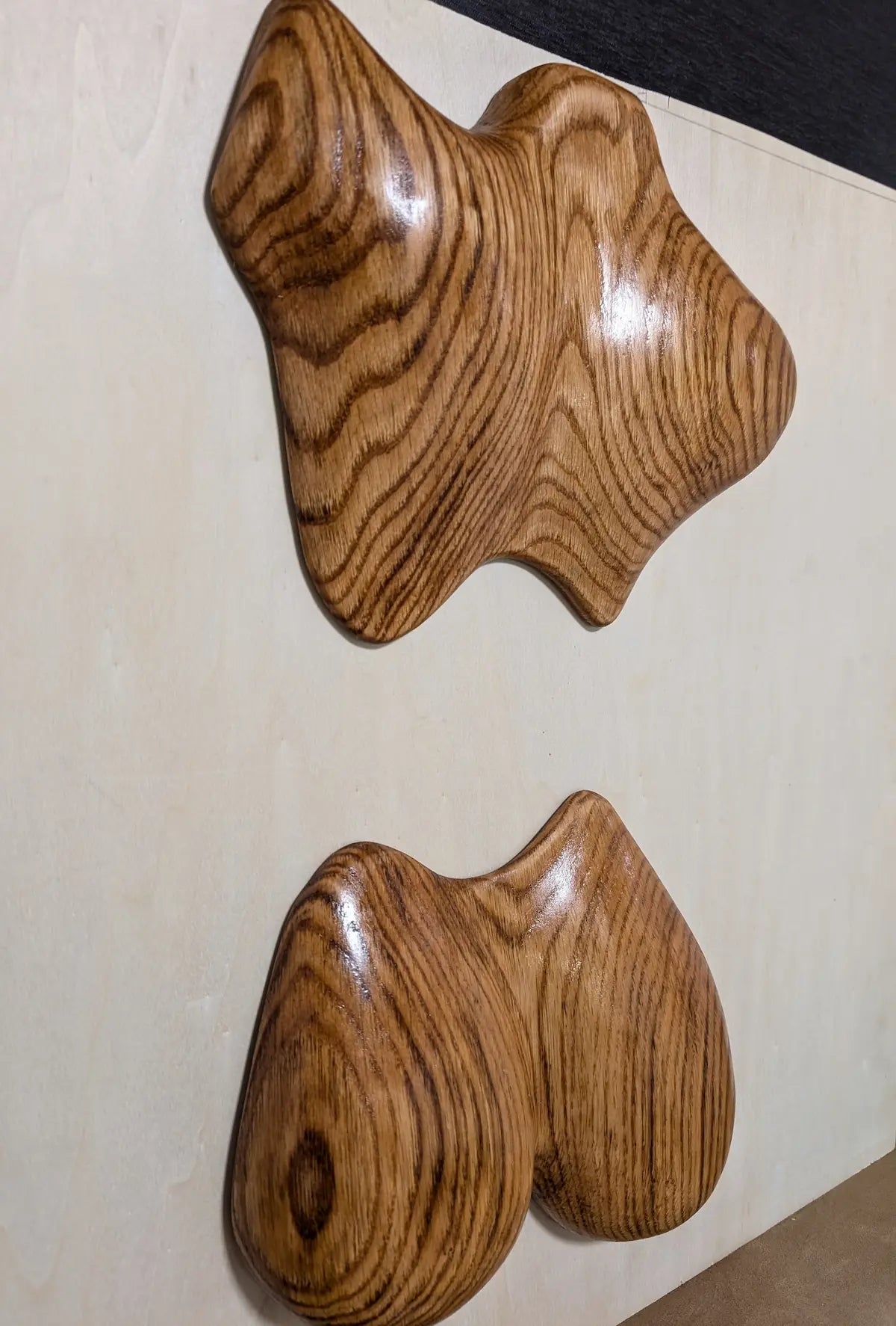 Relief Frauenbüste.  Roteiche | Abstrakte Frauenfigur 3D | Handgefertigt | Wohnzimmer Wandkunst | Moderne Holzskulptur