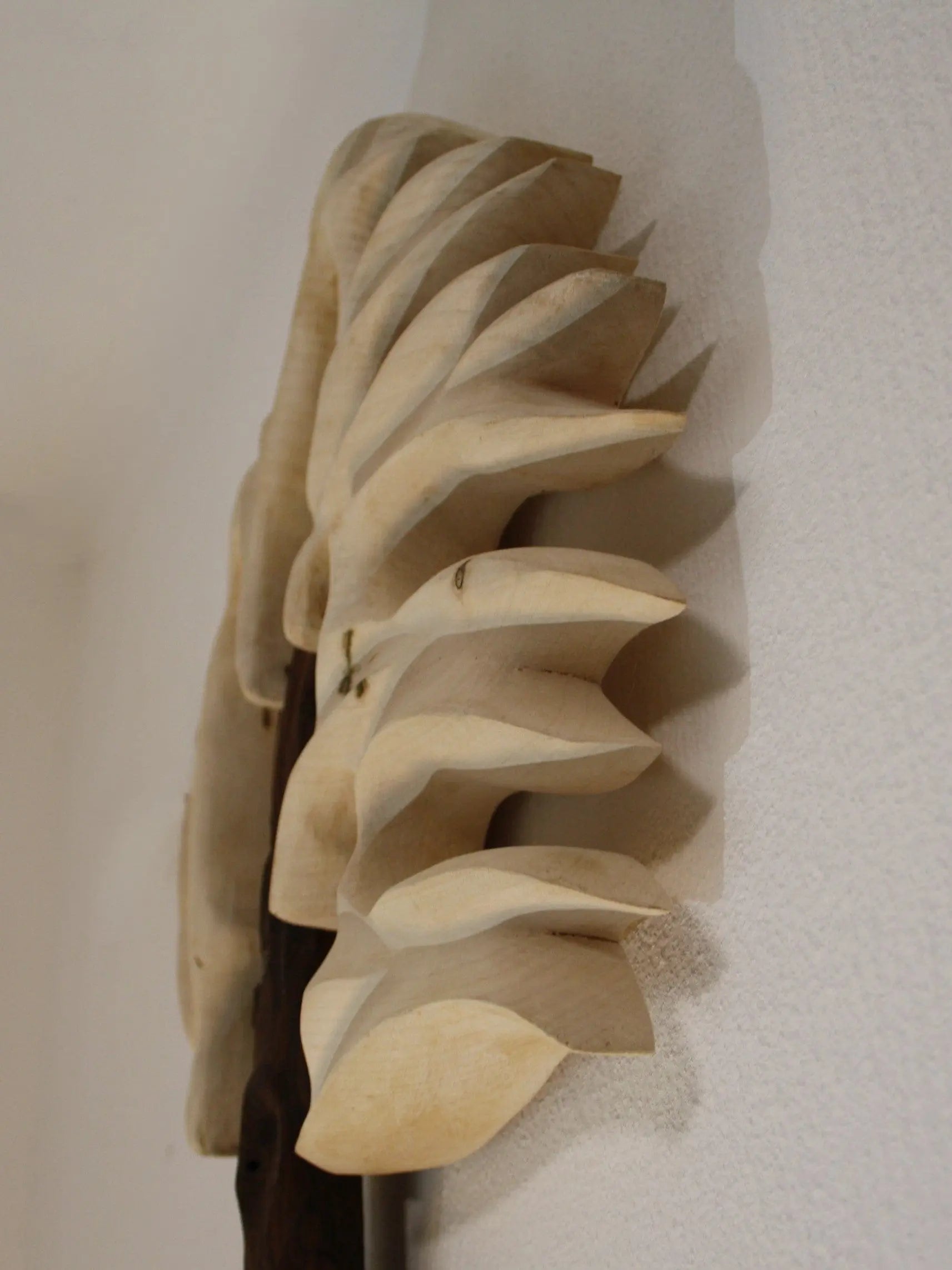 Lebensbaum Wandskulptur Walnuss Linde symbolische Kunst