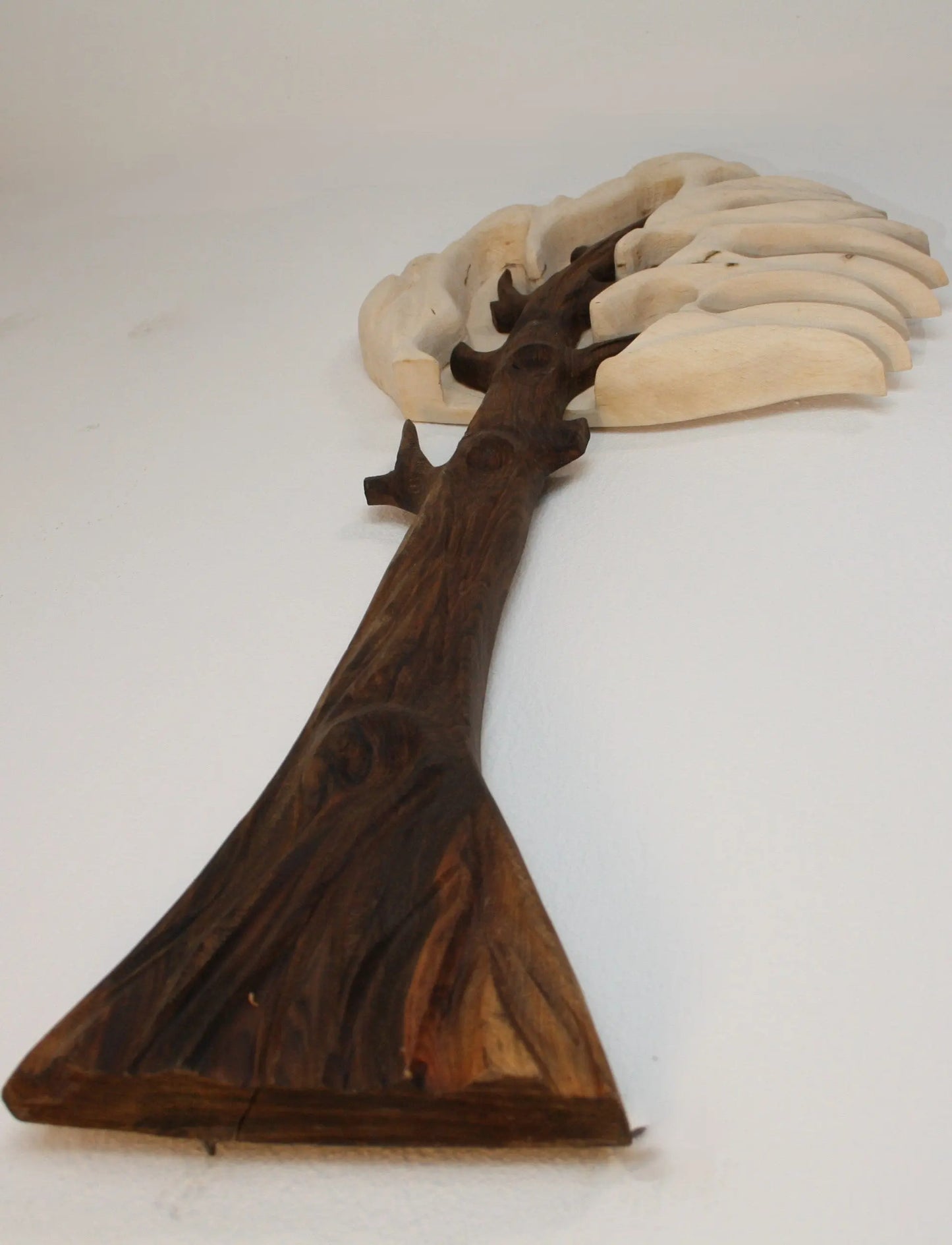 Lebensbaum Wandskulptur Walnuss Linde symbolische Kunst