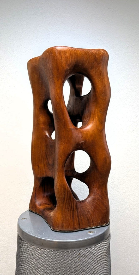 Holzskulptur Nest aus amerikanischem Nussbaum organisch abstrakt handgeschnitzt