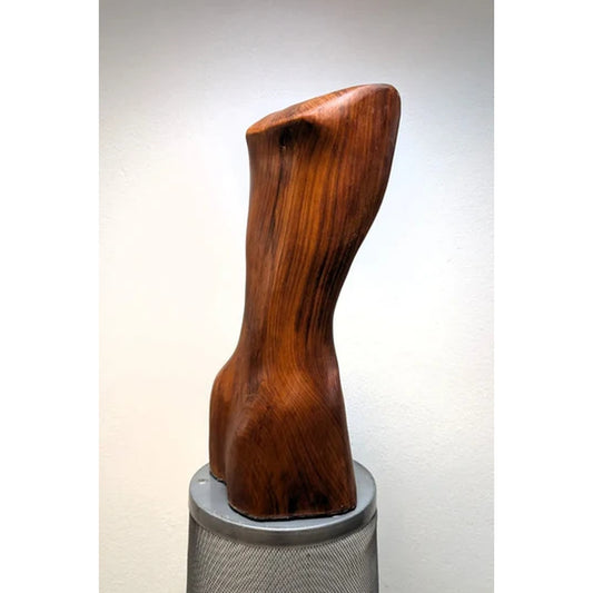 Skulptur Frauenkörper. Optische Täuschung. Abstrakte Kunst